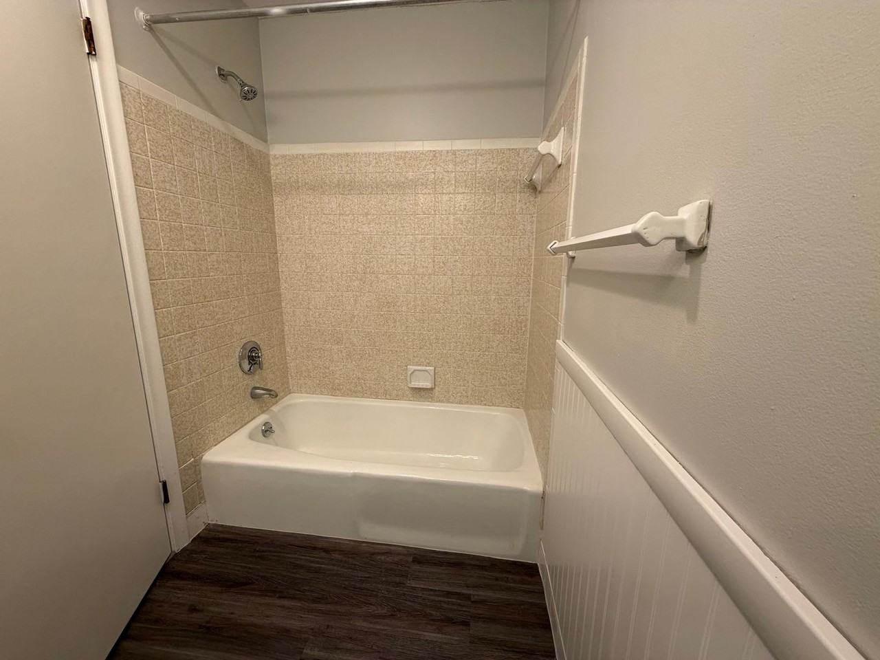 Avon Woods Apartments - Photo 6 of 32