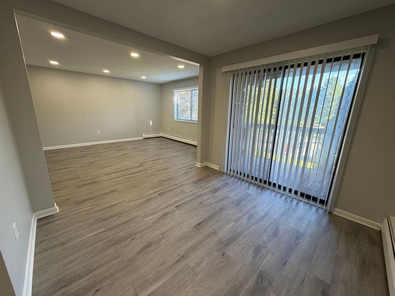 Avon Woods Apartments - Photo 4 of 49