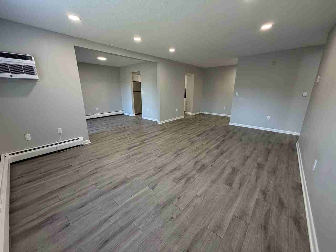 Avon Woods Apartments - Photo 5 of 49