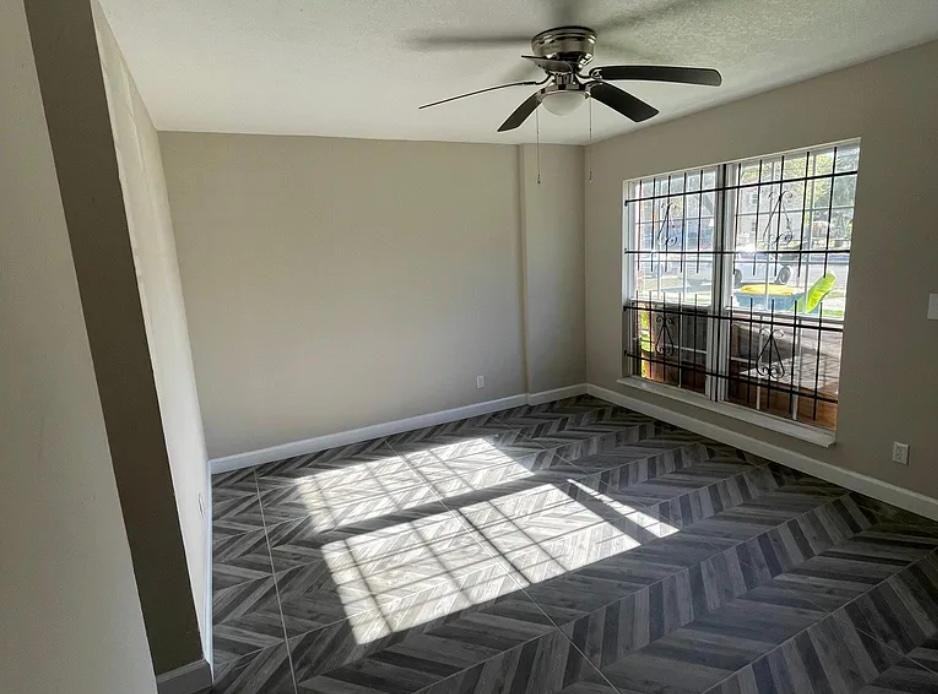 7209 Ken Knight Dr E - Photo 3 of 7