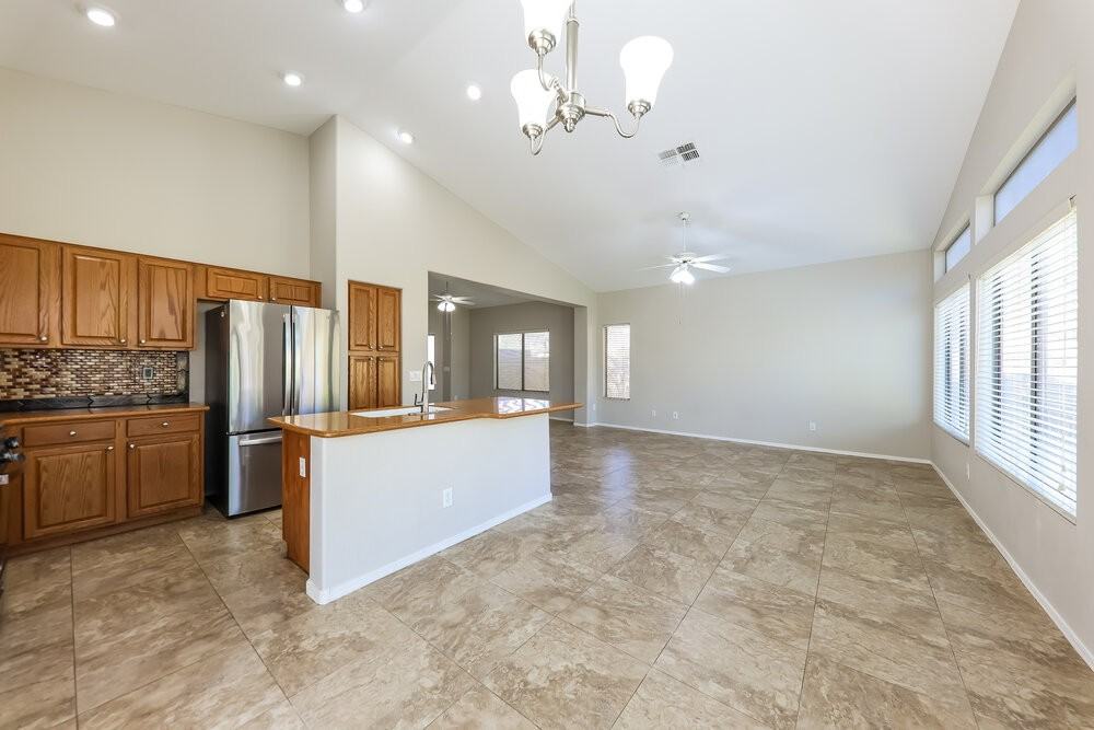 3556 W Warren Ln - Photo 5 of 16