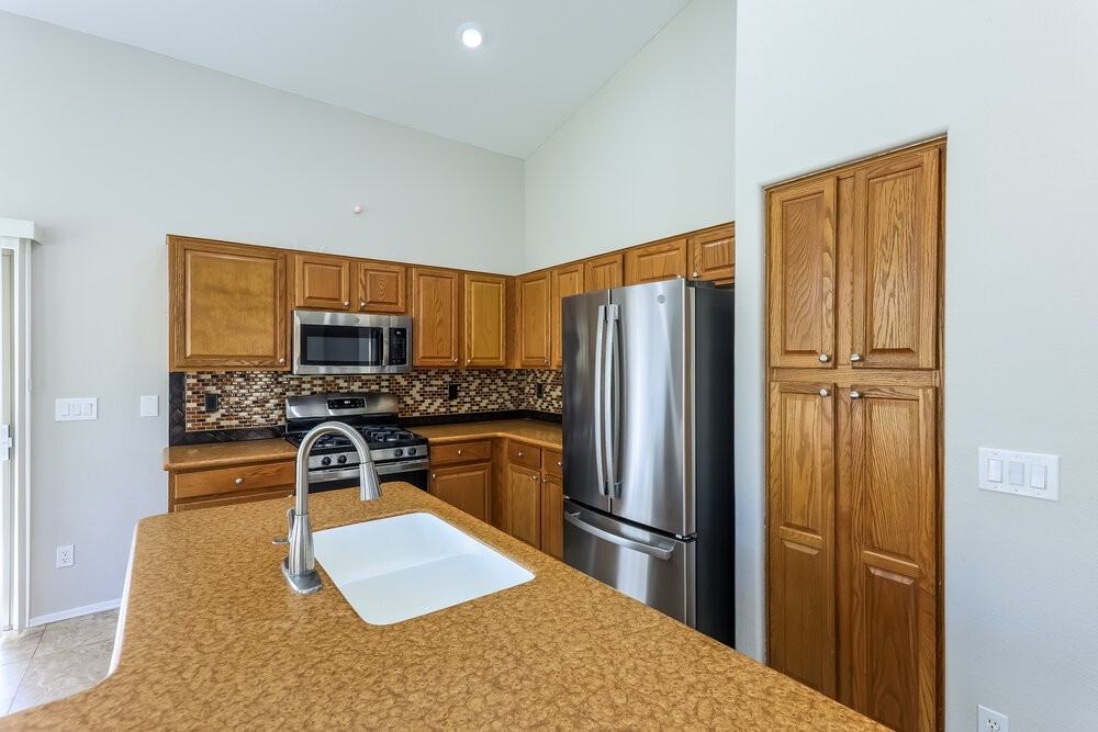 3556 W Warren Ln - Photo 6 of 16