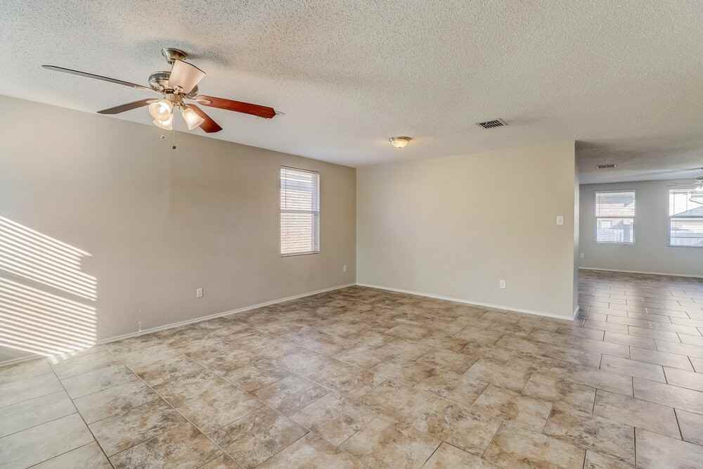 1237 Candler Dr - Photo 3 of 16