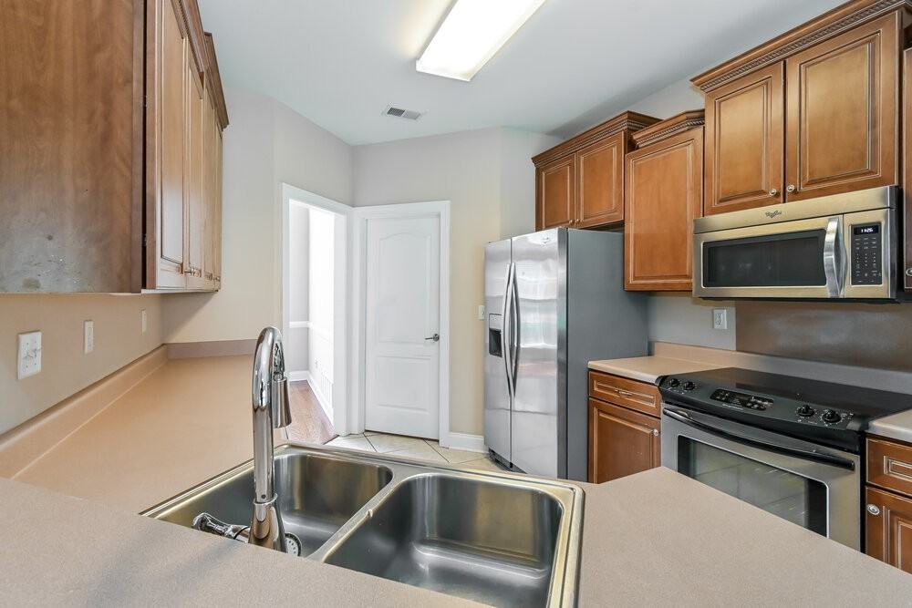 4869 Rosebrook Cir E - Photo 6 of 16