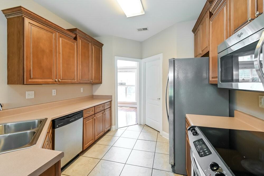 4869 Rosebrook Cir E - Photo 7 of 16