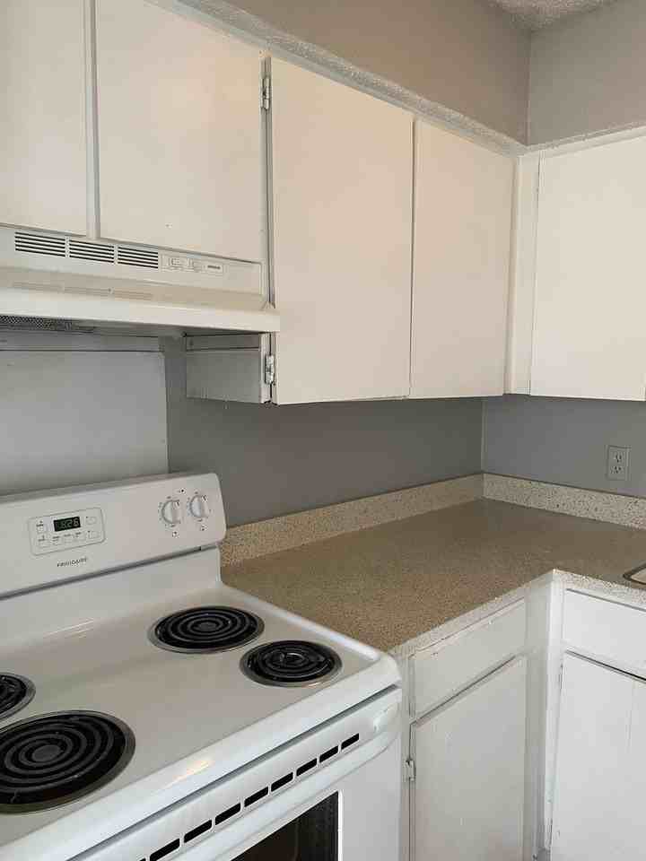 GRAYSON RIDGE APARTMENTS - Photo 4 of 16