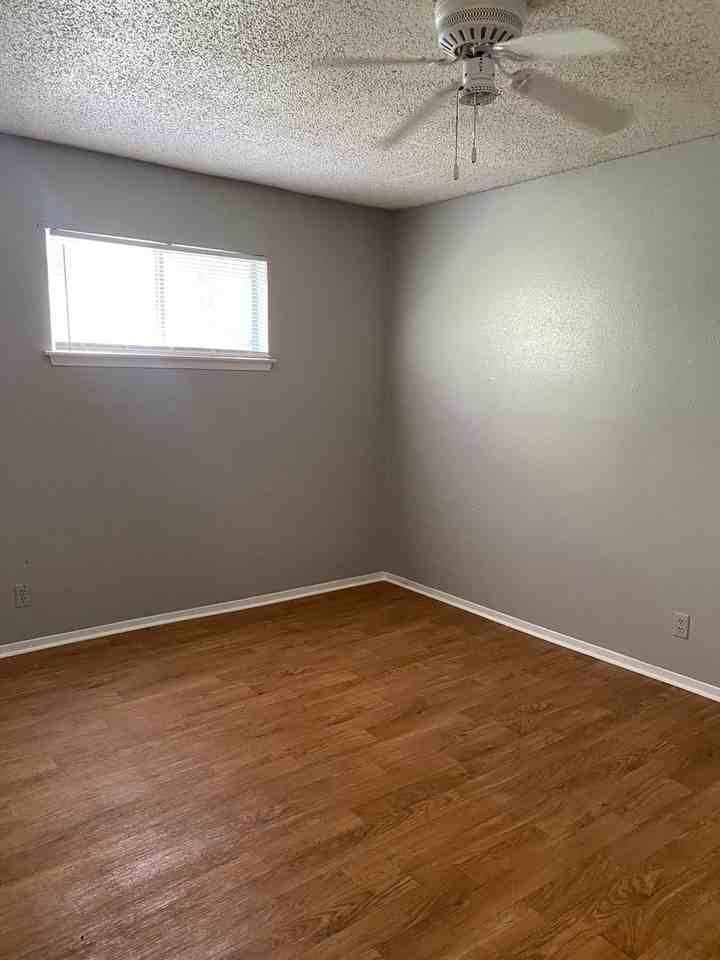 GRAYSON RIDGE APARTMENTS - Photo 7 of 16