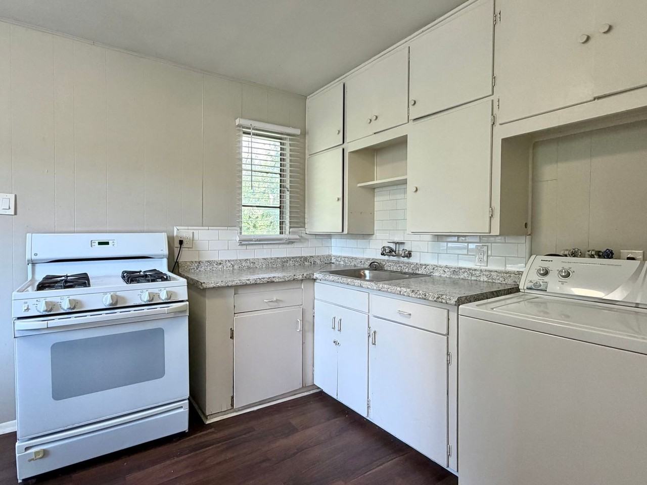 1813 Wayne St - Photo 3 of 13