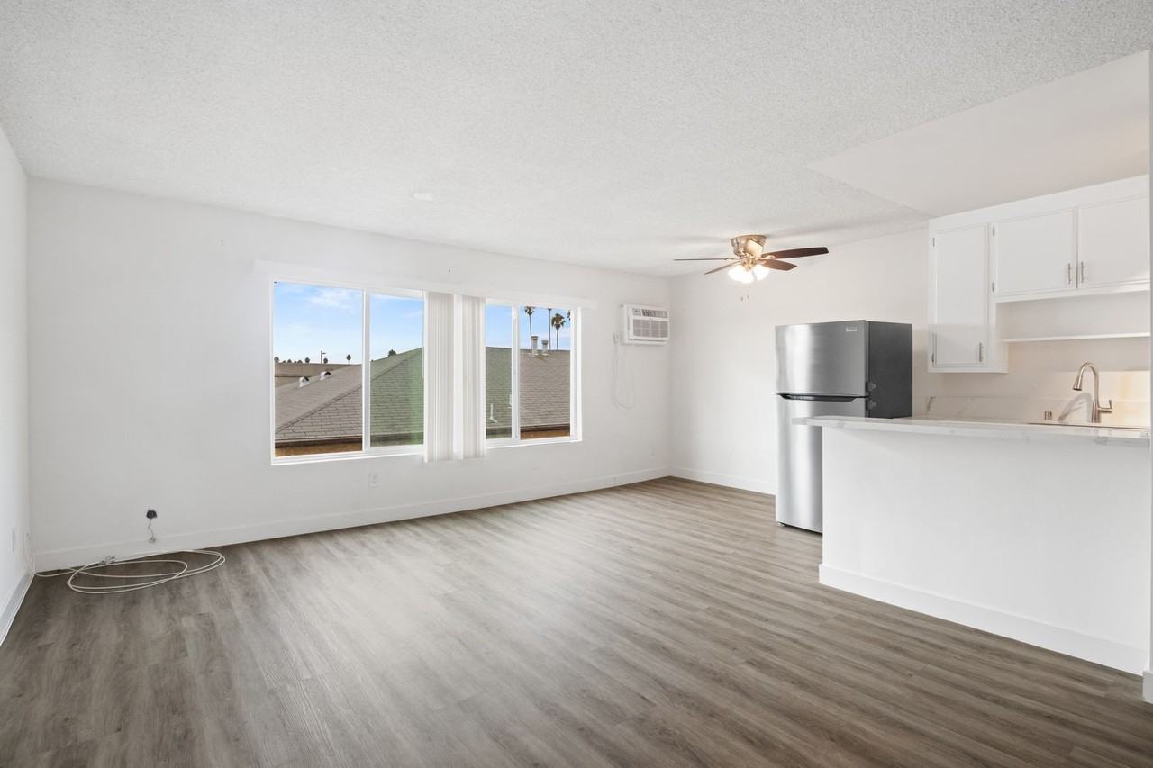 1847 Winona Blvd - Photo 2 of 47