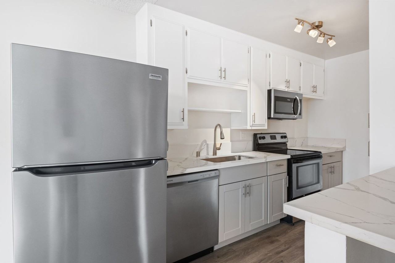 1847 Winona Blvd - Photo 3 of 47