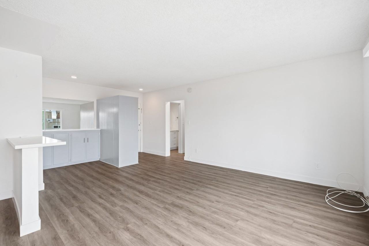 1847 Winona Blvd - Photo 7 of 47