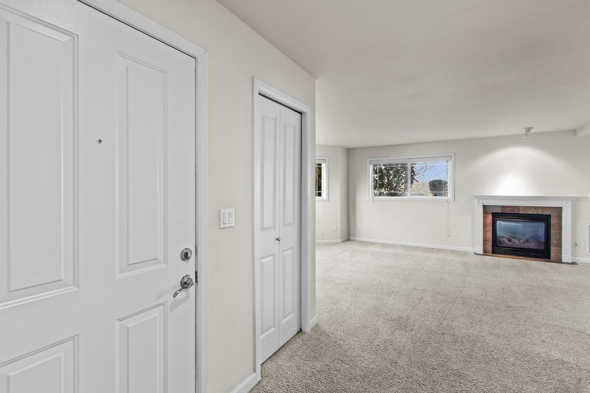 725 N Center Pkwy - Photo 3 of 29