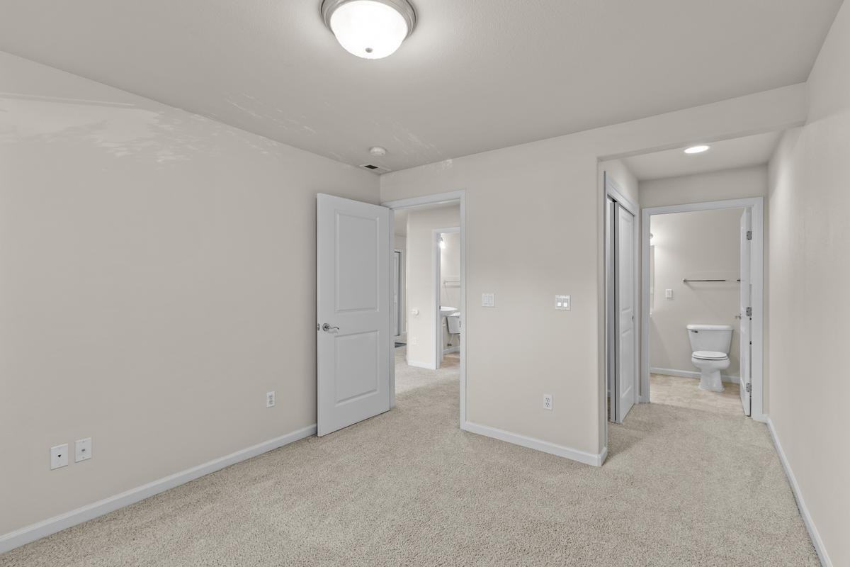 725 N Center Pkwy - Photo 5 of 29