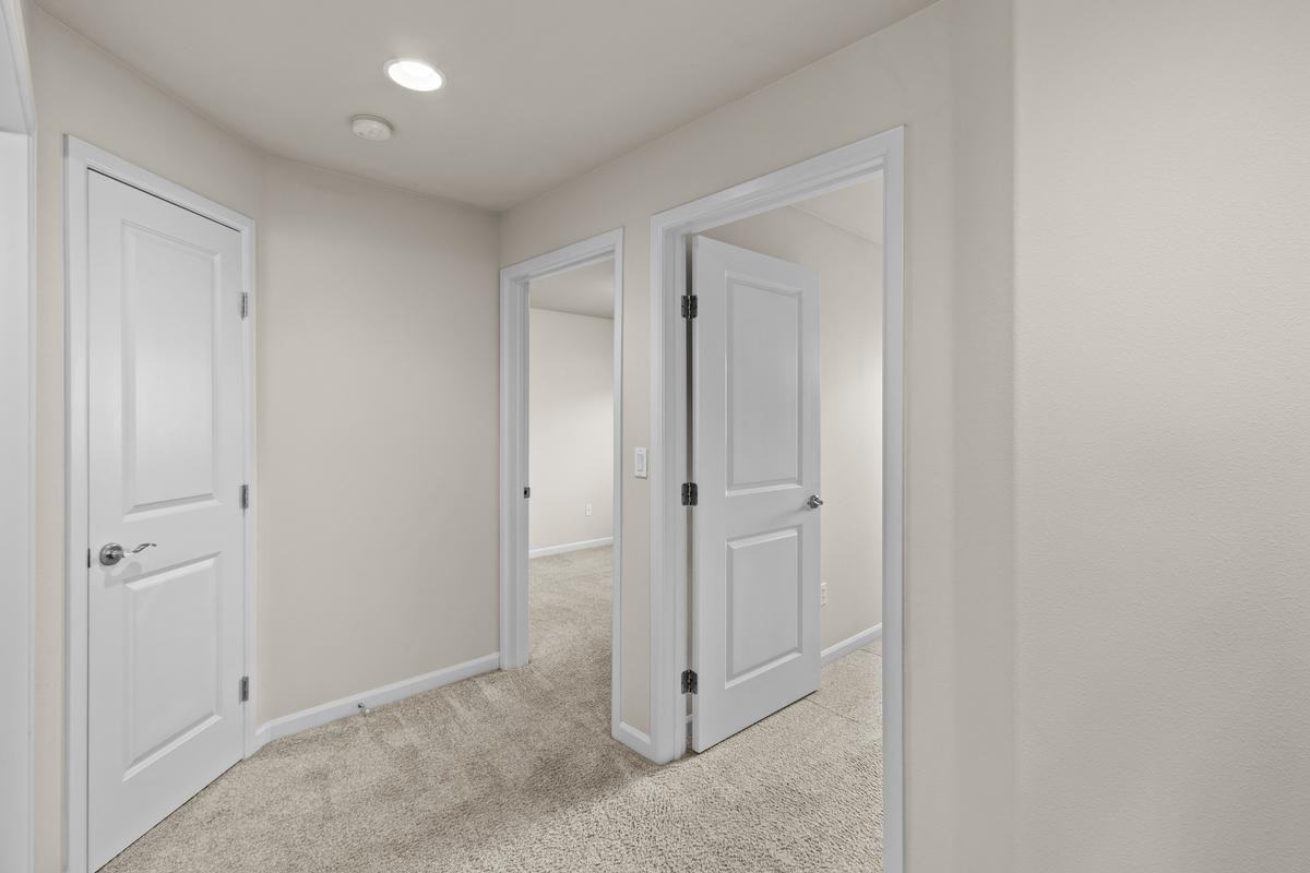 725 N Center Pkwy - Photo 6 of 29