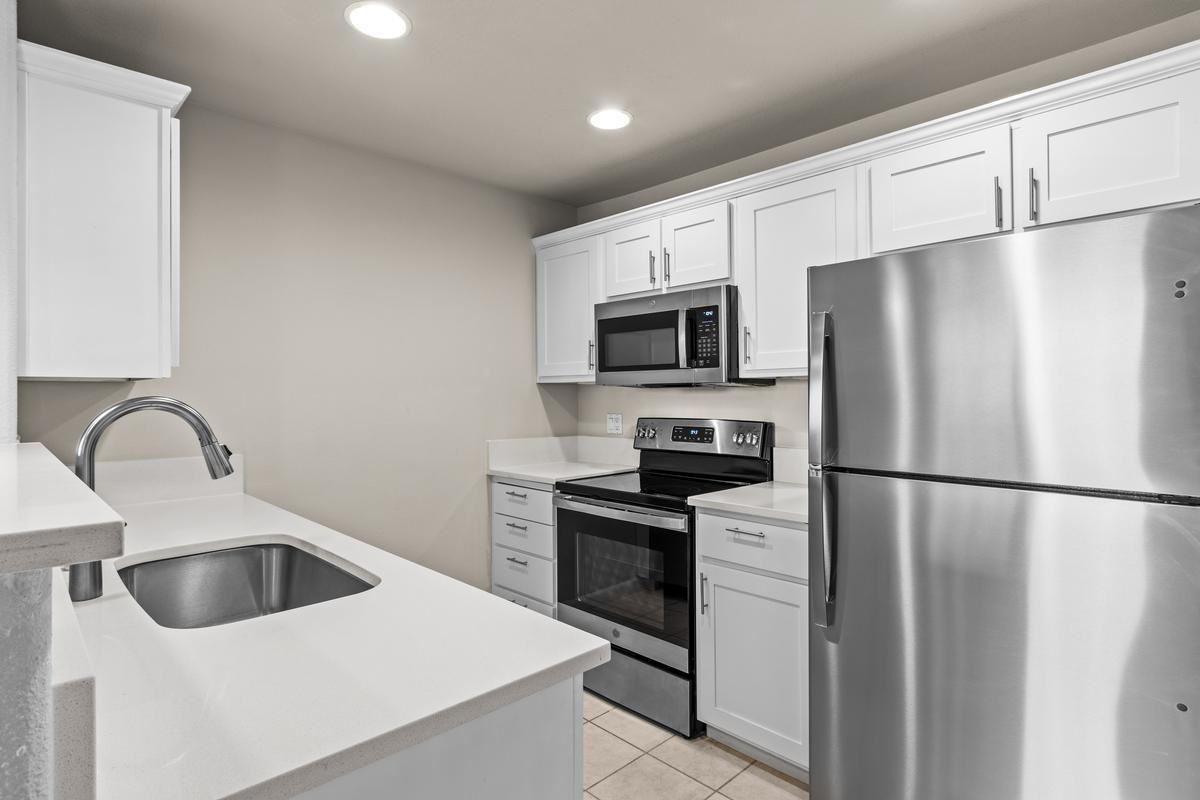 725 N Center Pkwy - Photo 7 of 29