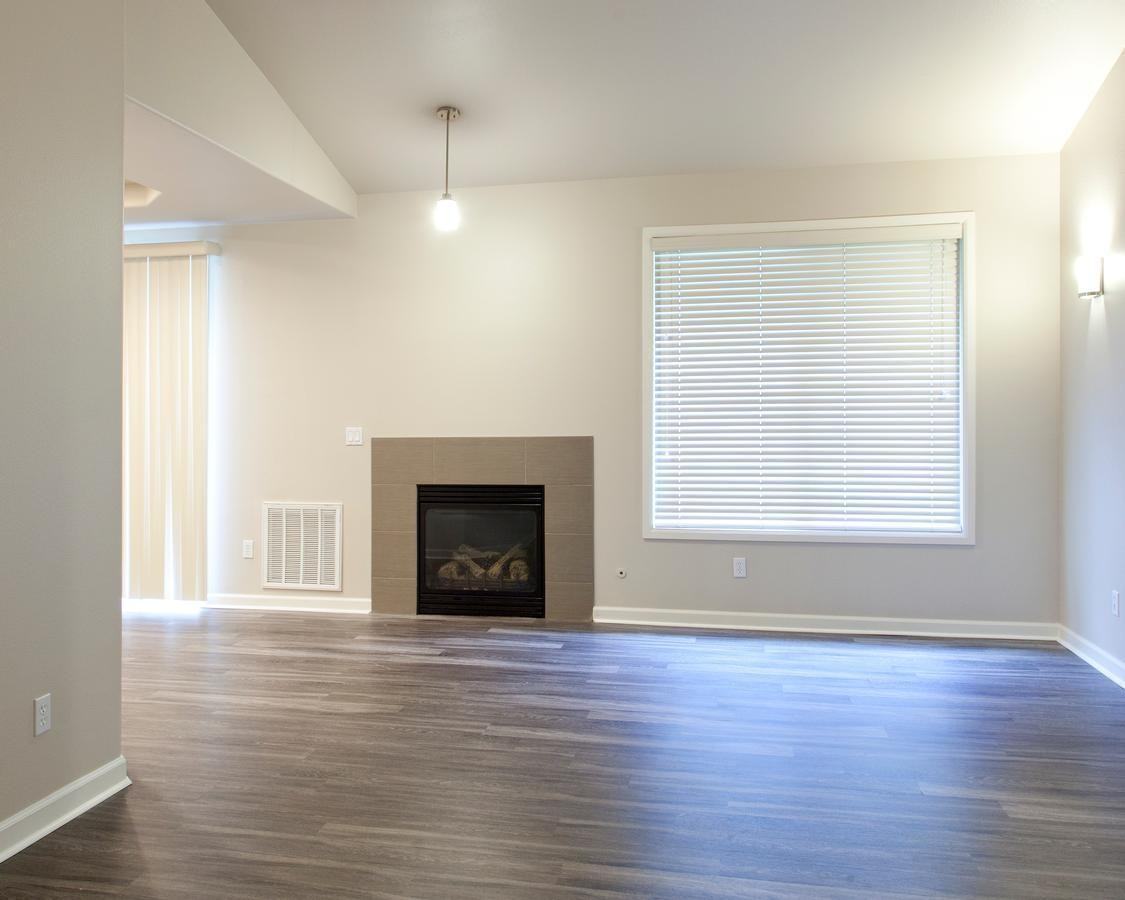 725 N Center Pkwy - Photo 4 of 21