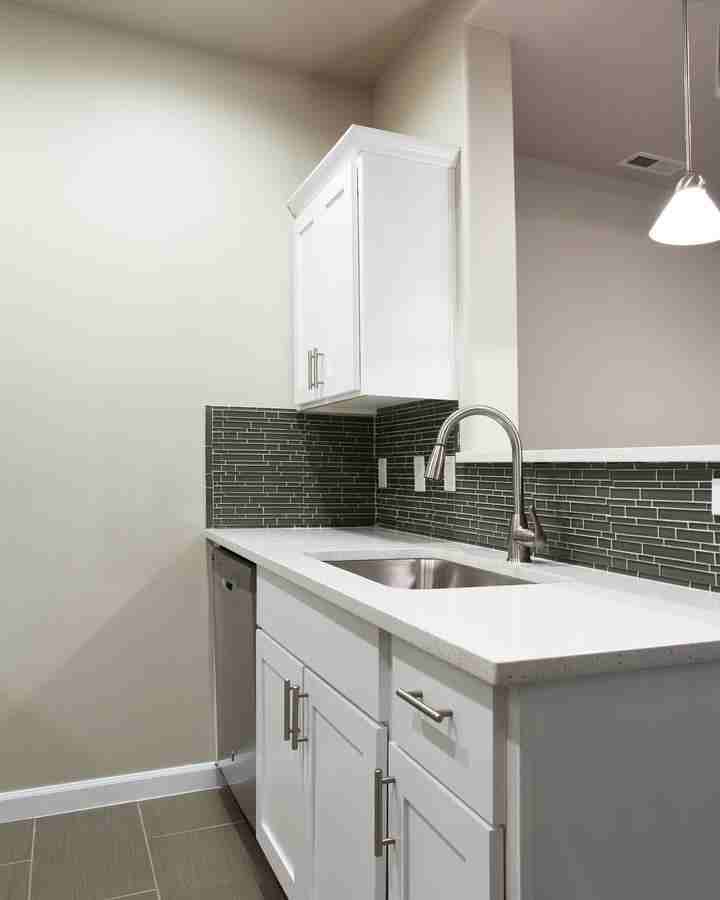 725 N Center Pkwy - Photo 5 of 21