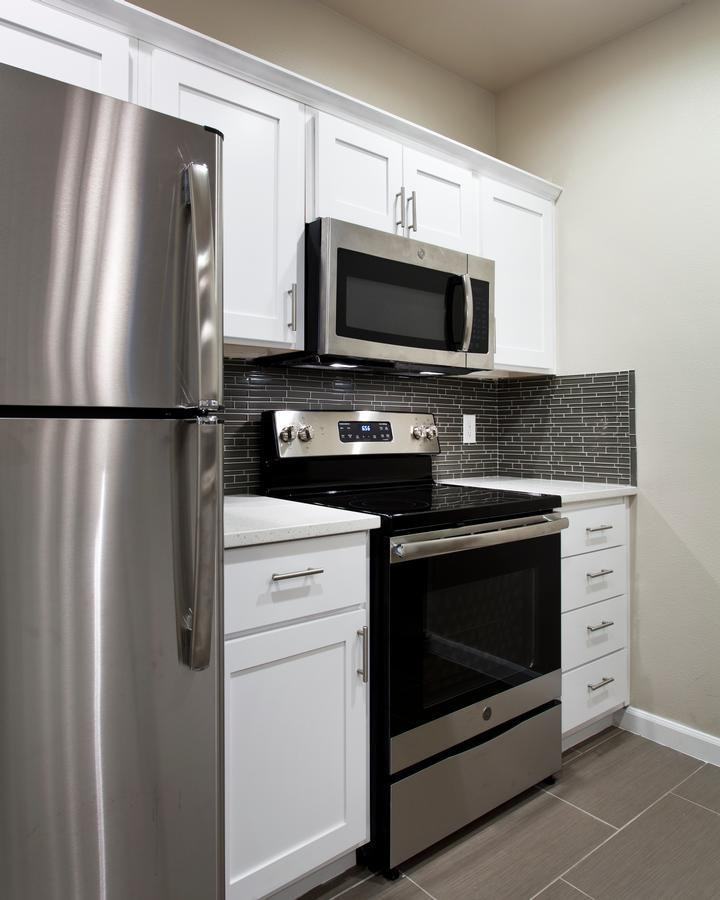 725 N Center Pkwy - Photo 7 of 21