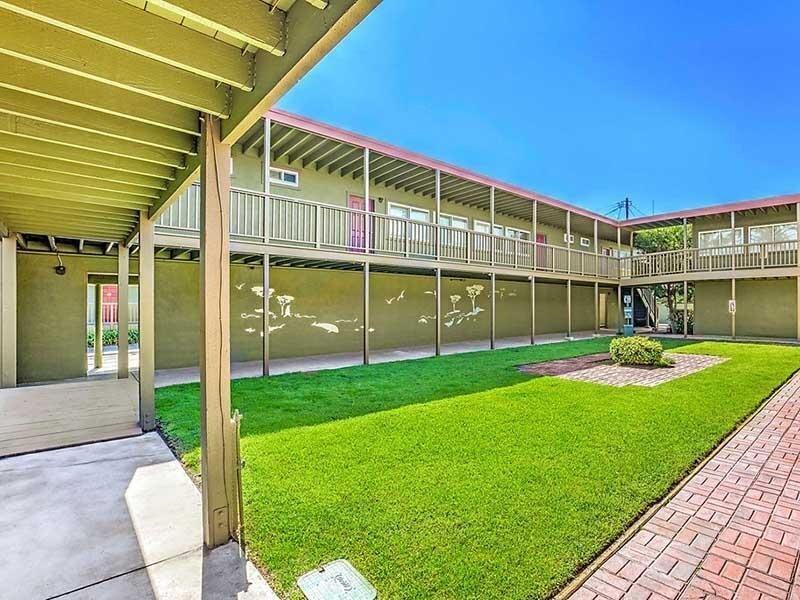 930 Casanova Ave - Photo 6 of 25