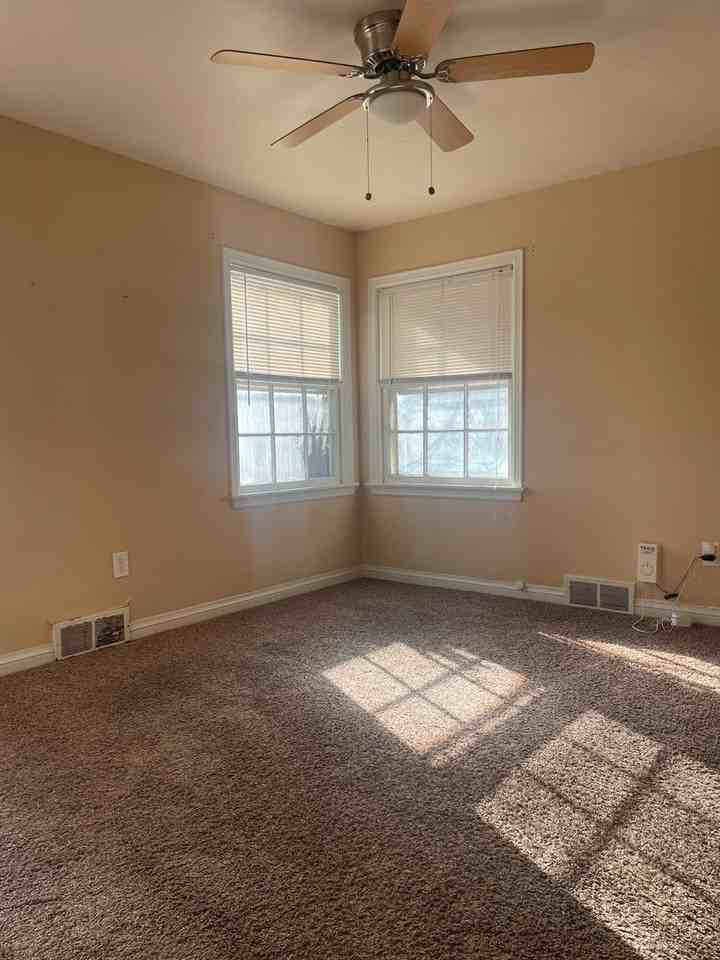 2207 32nd St - Photo 3 of 17