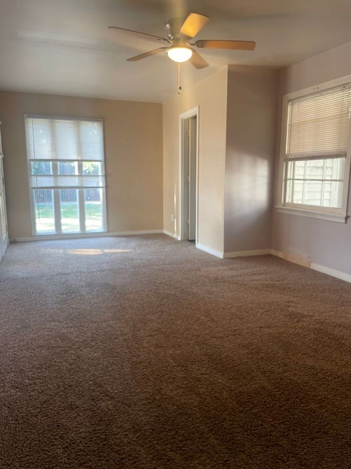 2207 32nd St - Photo 4 of 17