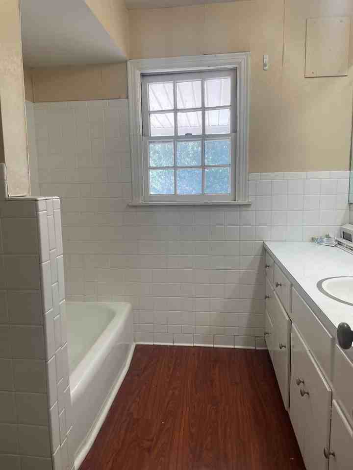 2207 32nd St - Photo 5 of 17