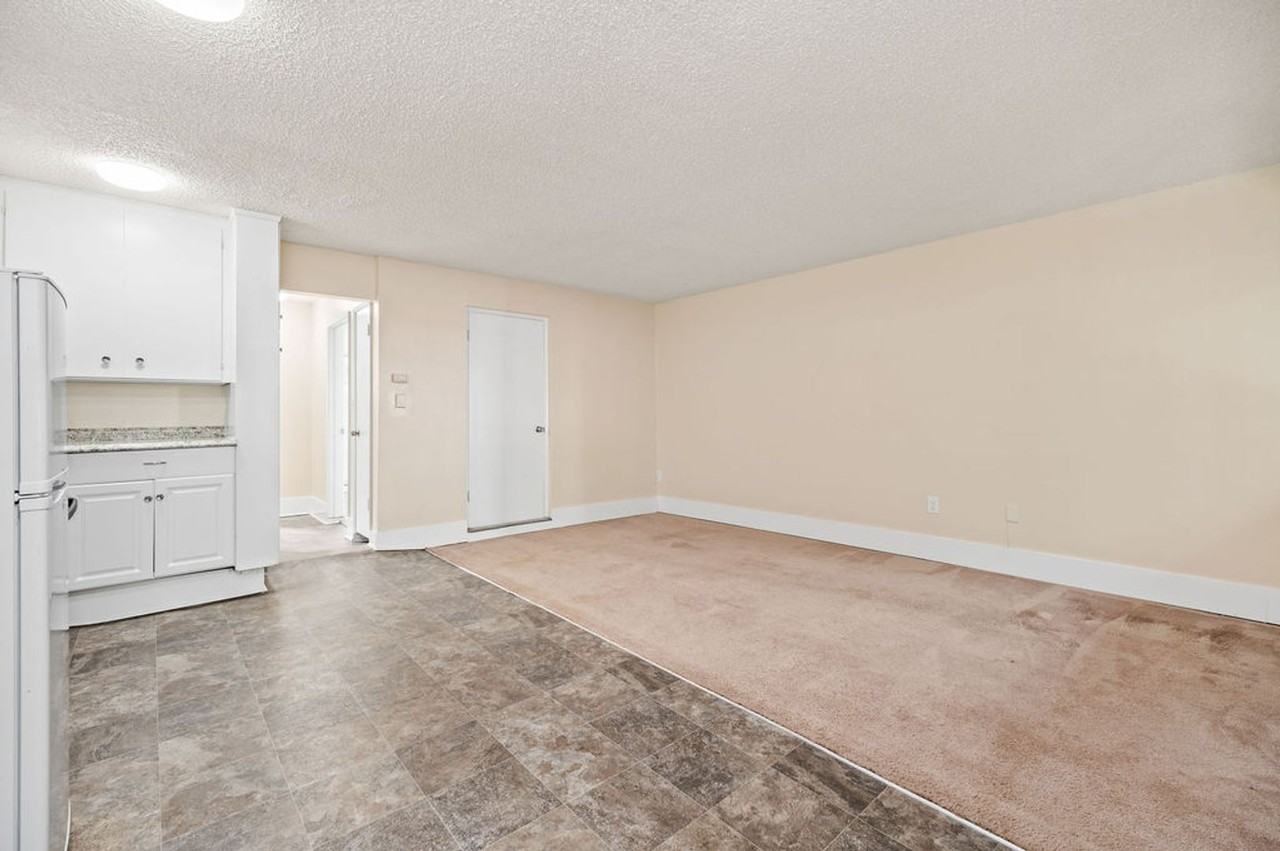 Seward Park Court: Hidden Gem in Serene Neighborhood w/ FREE Onsite Parking - Photo 7 of 28