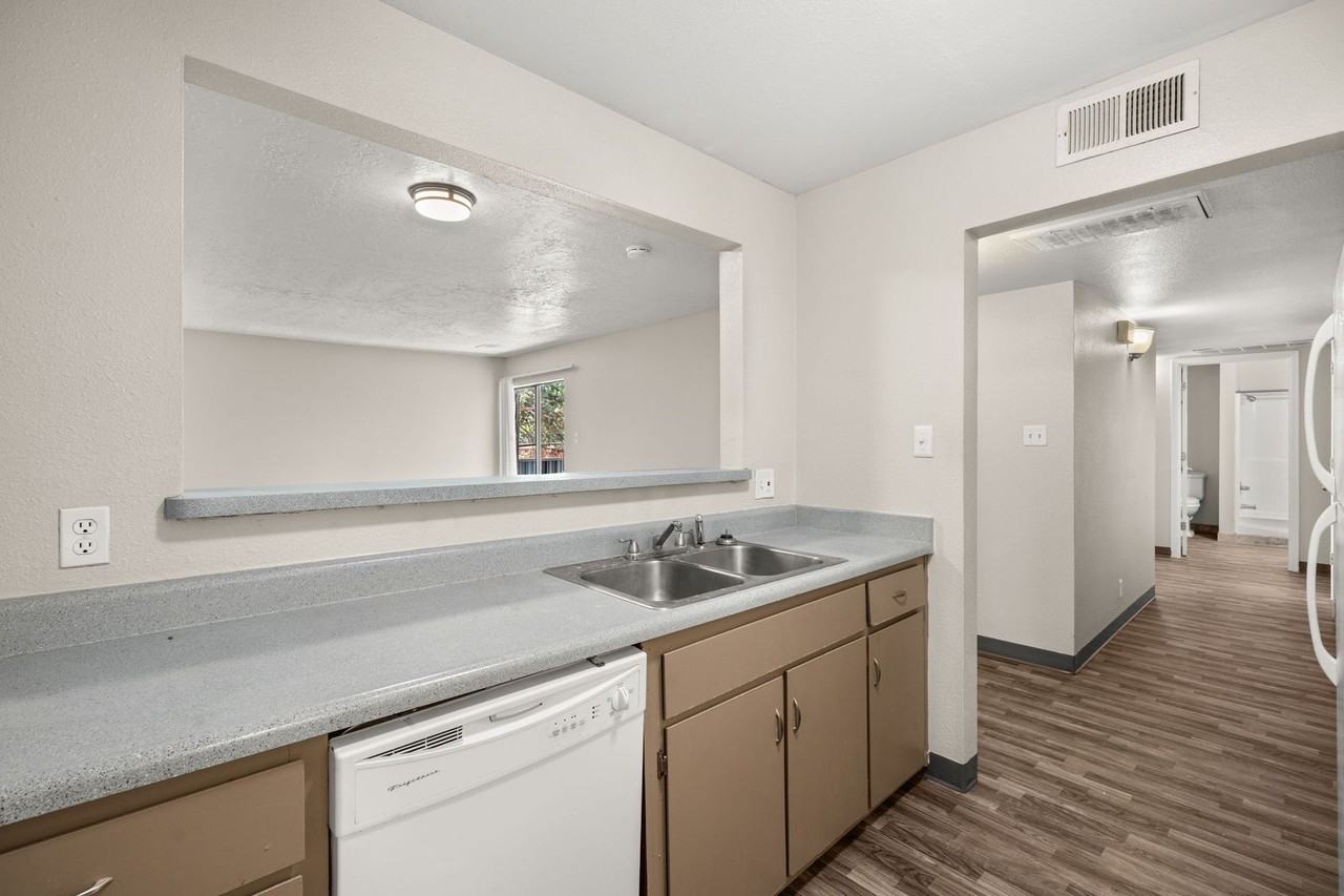 Nova Ridge - Photo 6 of 43