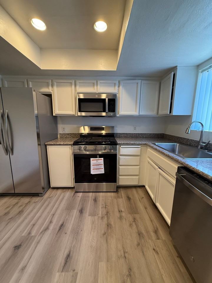 Agoura Carriage House LLC - Photo 3 of 50