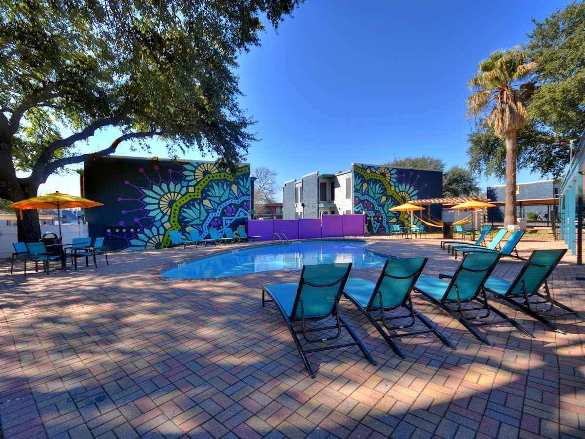 1212 Westheimer Drive - Photo 5 of 18