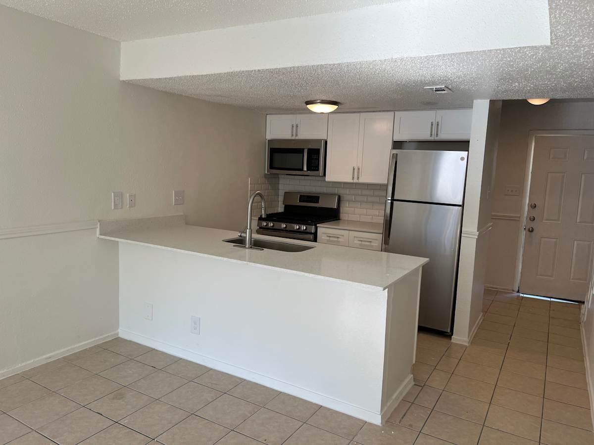 1212 Westheimer Drive - Photo 4 of 18