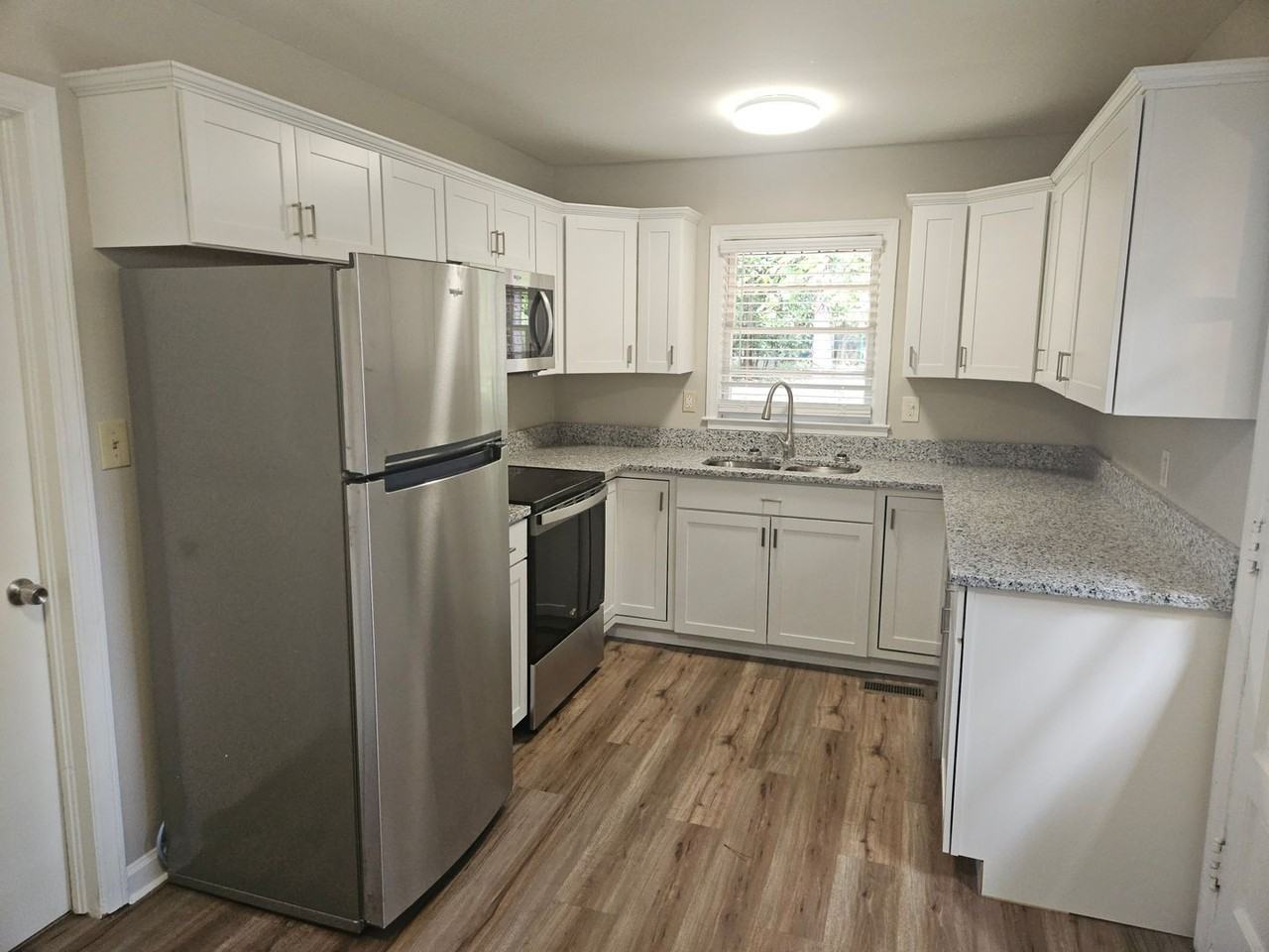 1151 Pinehurst Dr Se - Photo 2 of 10