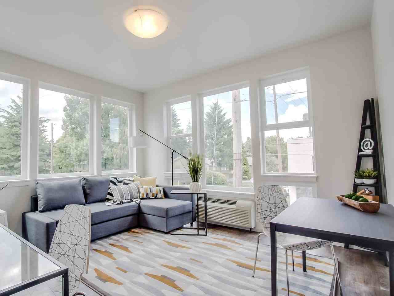 1308 NE Dekum St - Photo 4 of 30