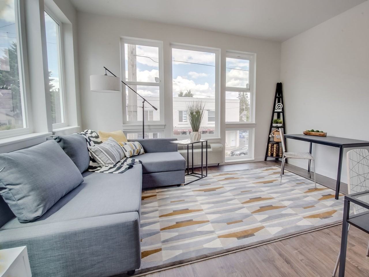 1308 NE Dekum St - Photo 5 of 30