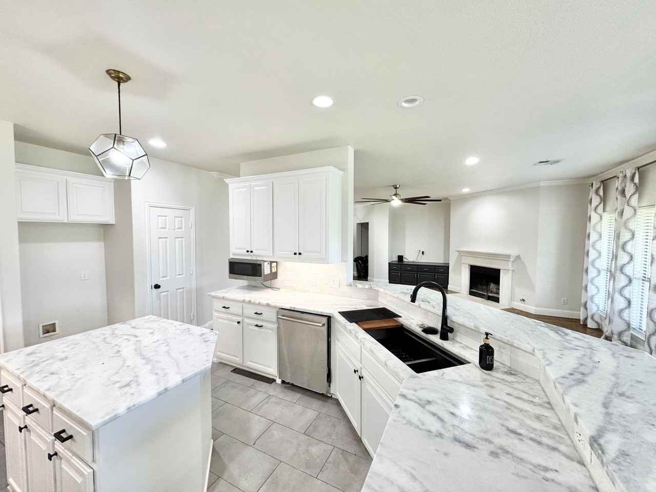 124 Country Lakes Dr - Photo 5 of 42