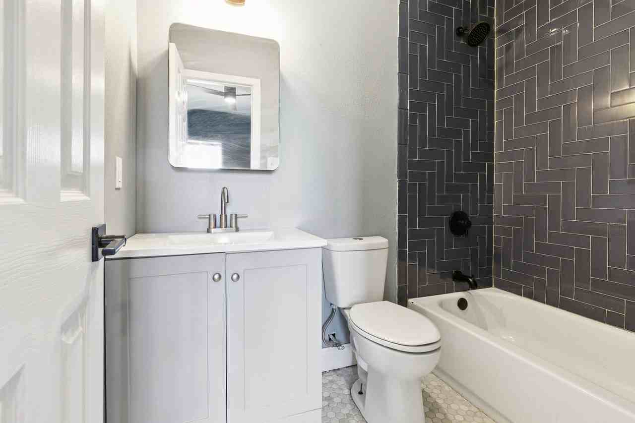 2632-34 Annette St - Photo 3 of 10