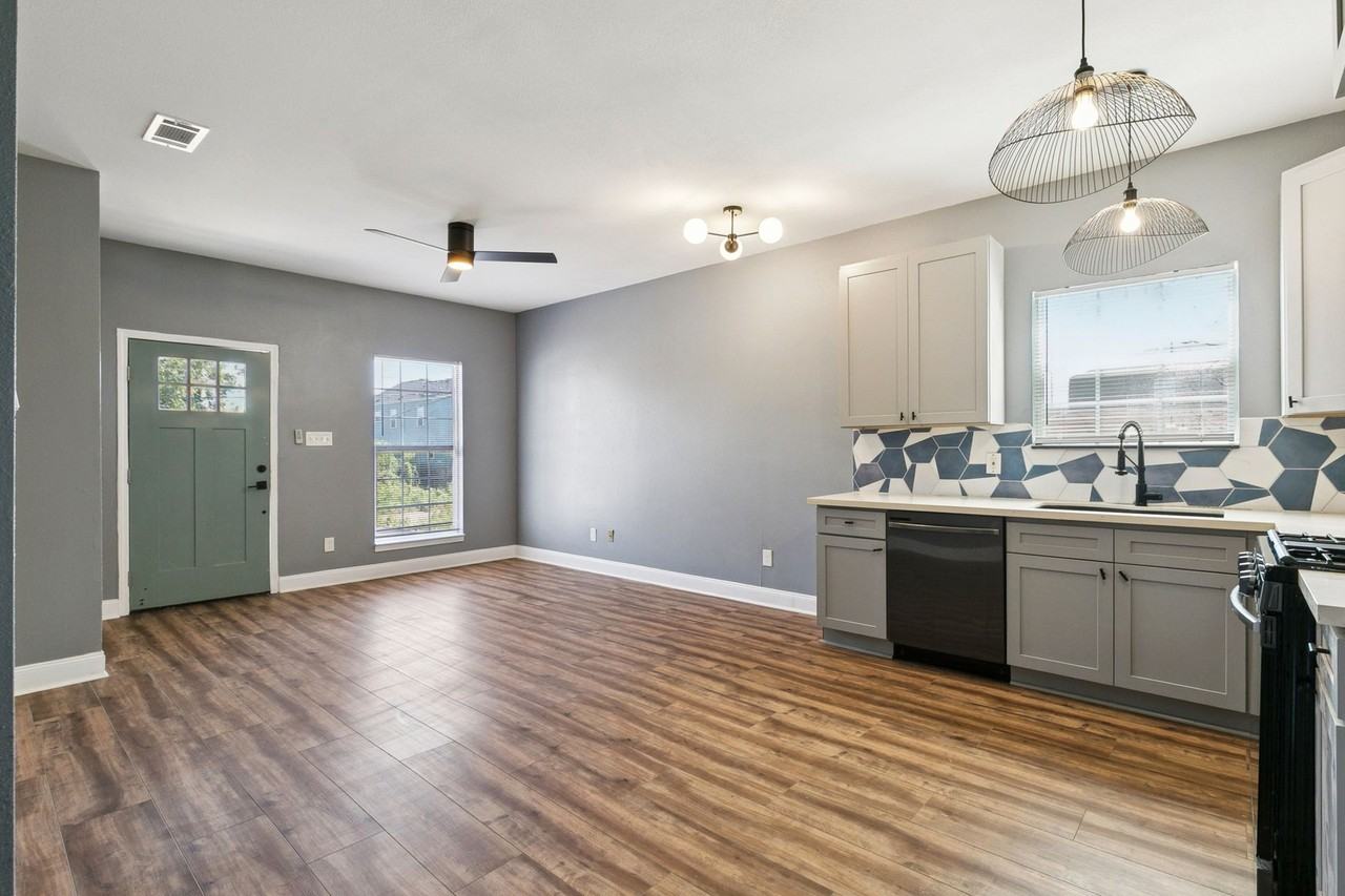 2632-34 Annette St - Photo 6 of 10