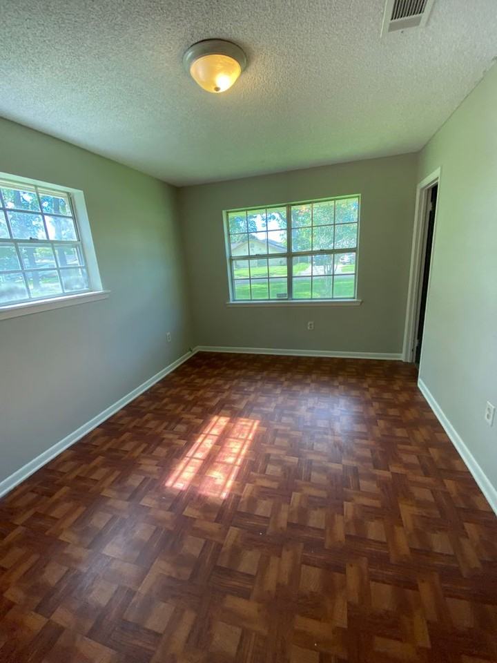 1006 E Hazel St - Photo 5 of 16