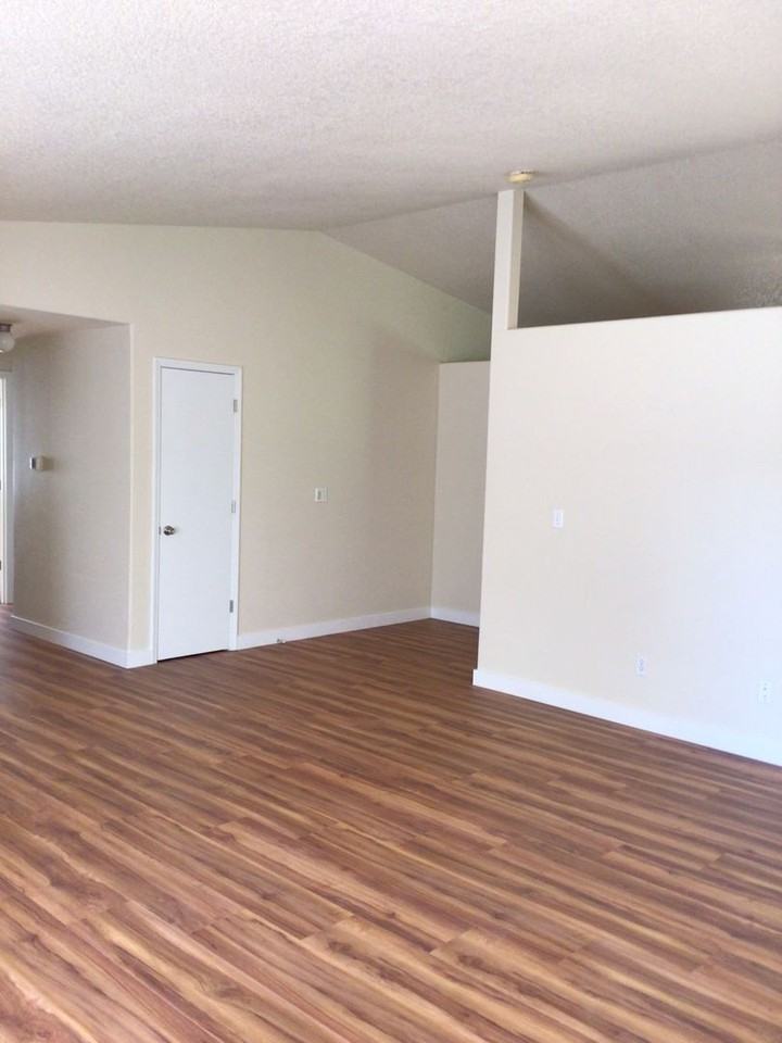 1406 Ne 115th Ave - Photo 3 of 15