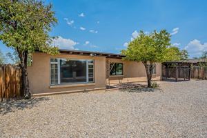 featured image of 2102 N Norton Ave