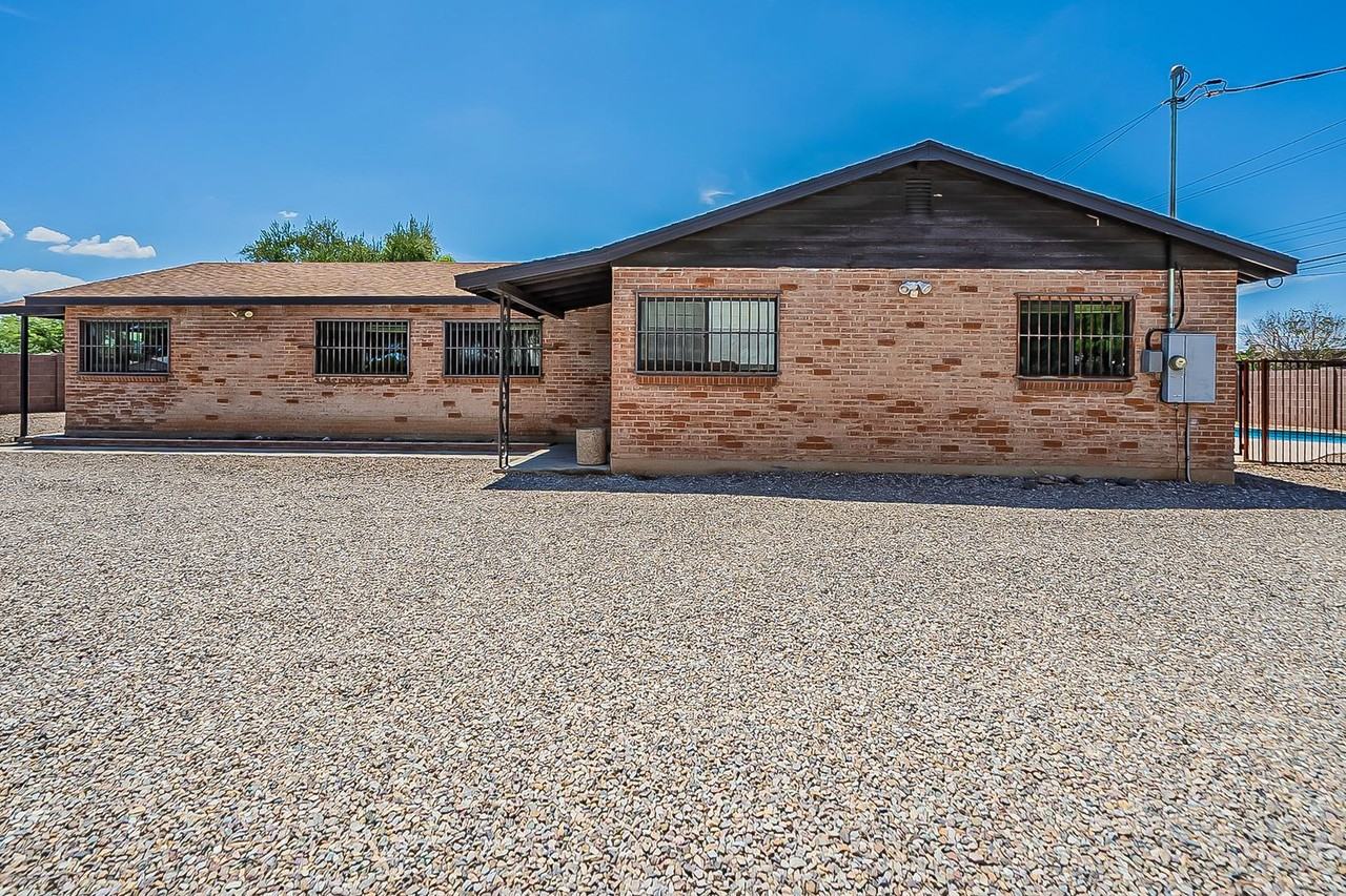 2237 E. Grant Rd. - Photo 5 of 27