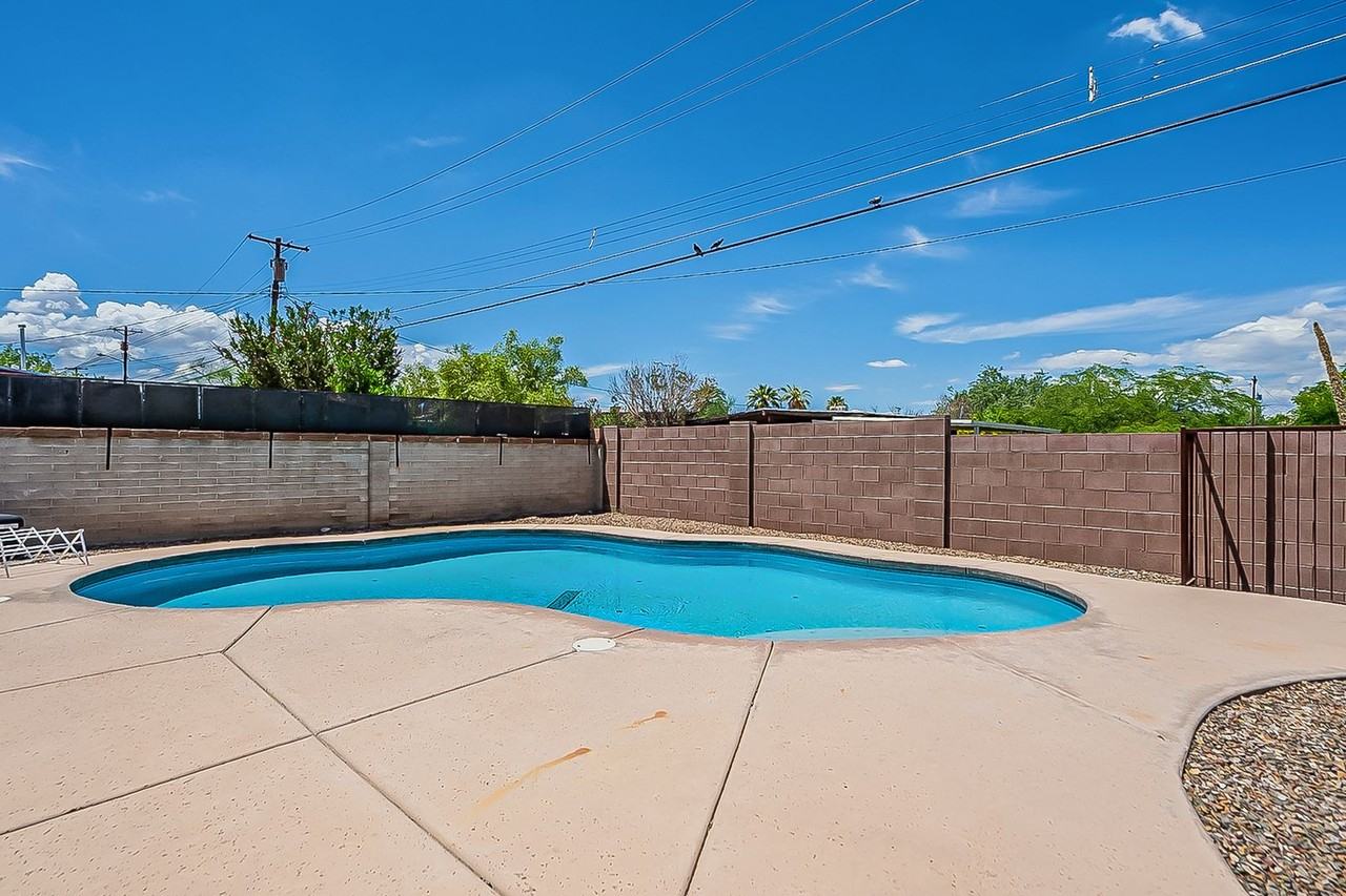 2237 E. Grant Rd. - Photo 6 of 27