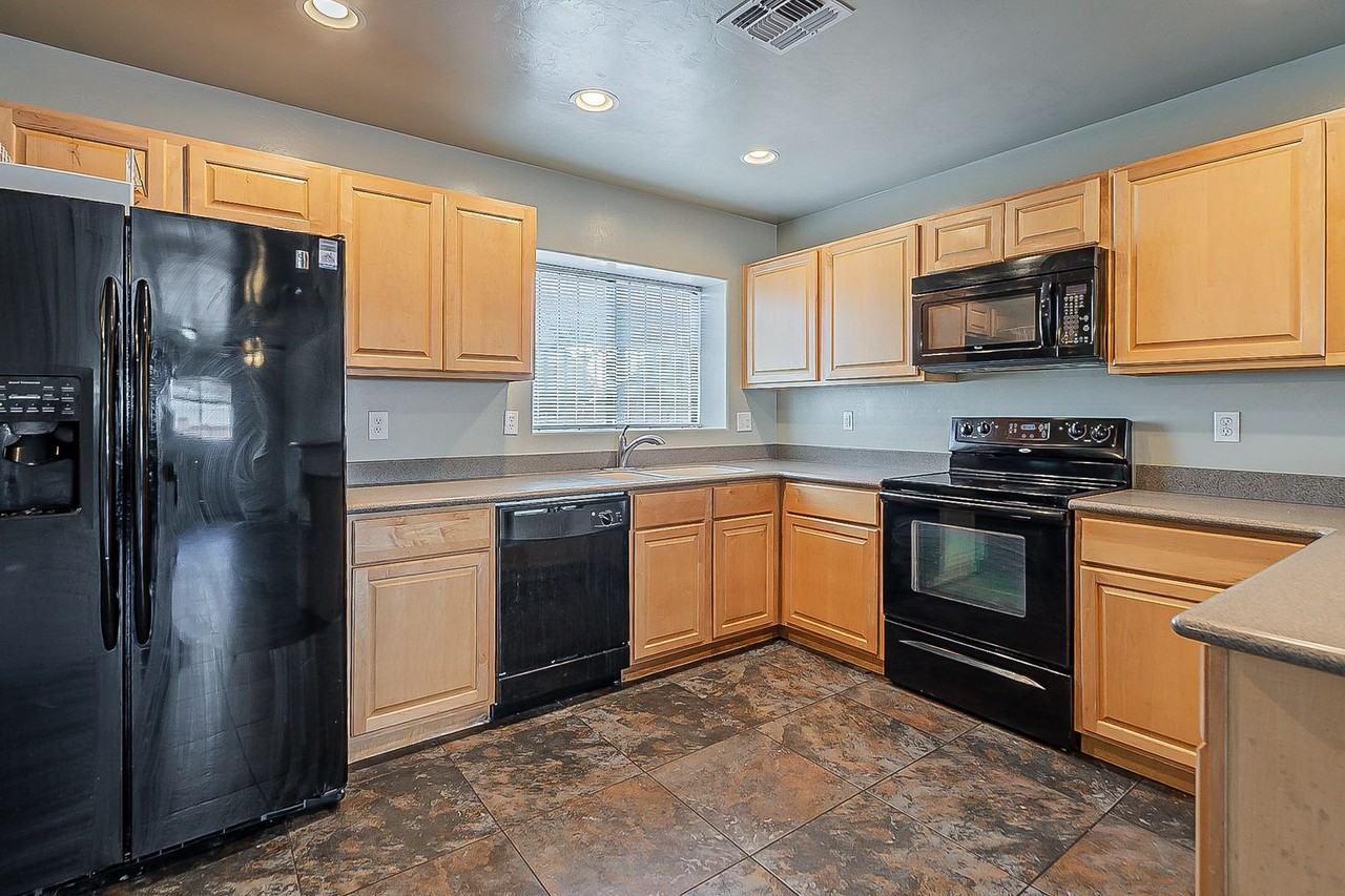 2237 E. Grant Rd. - Photo 2 of 27