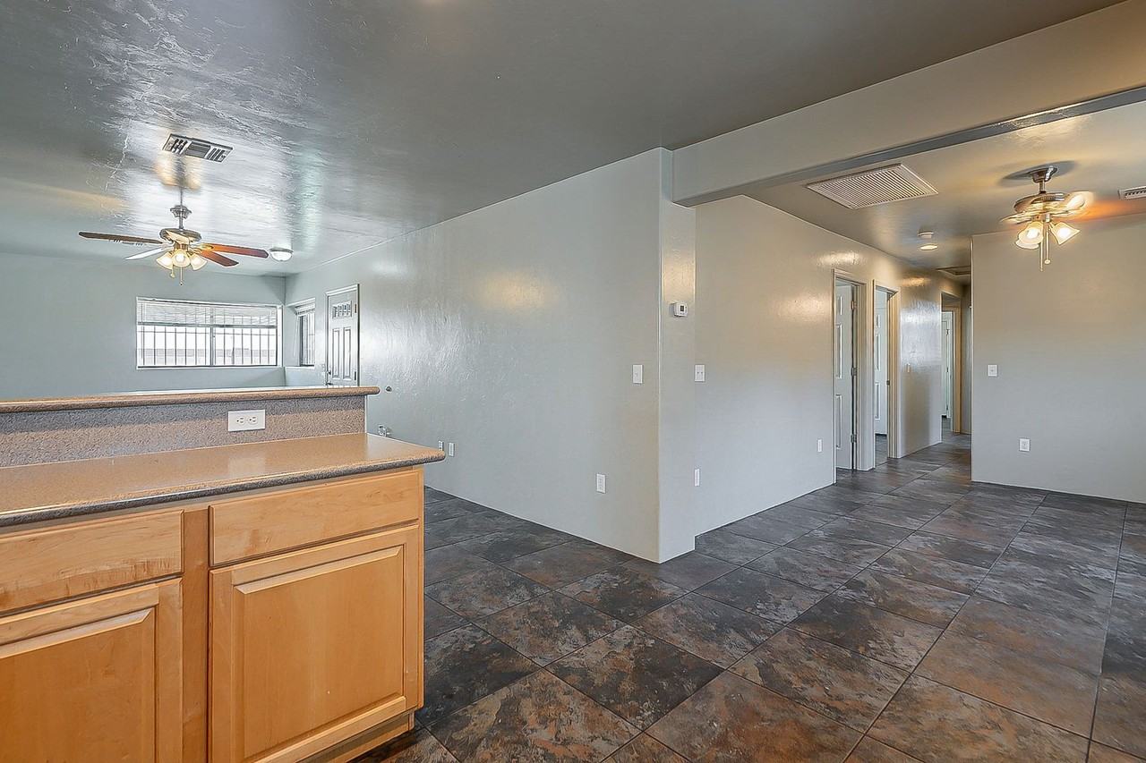 2237 E. Grant Rd. - Photo 4 of 27