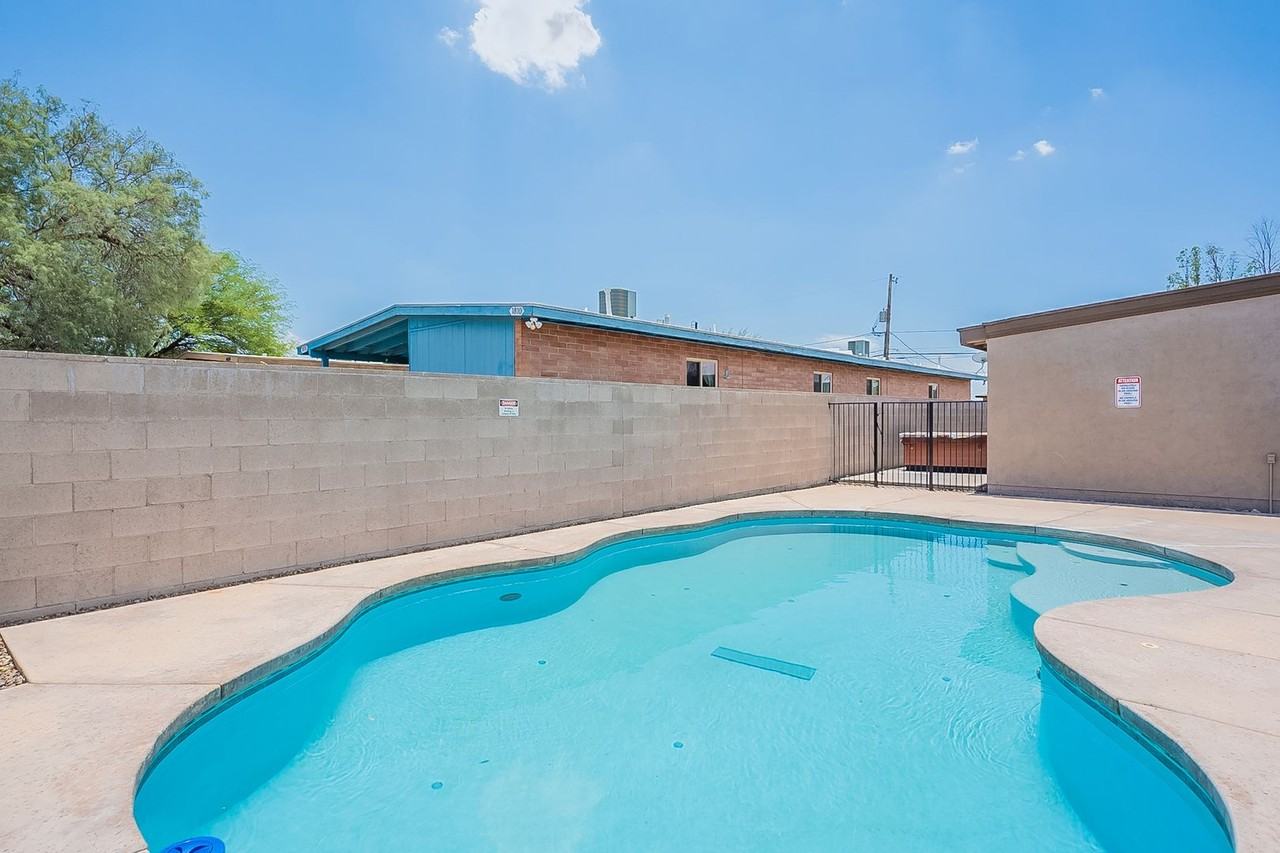 309 S. Martin Ave. - Photo 2 of 44