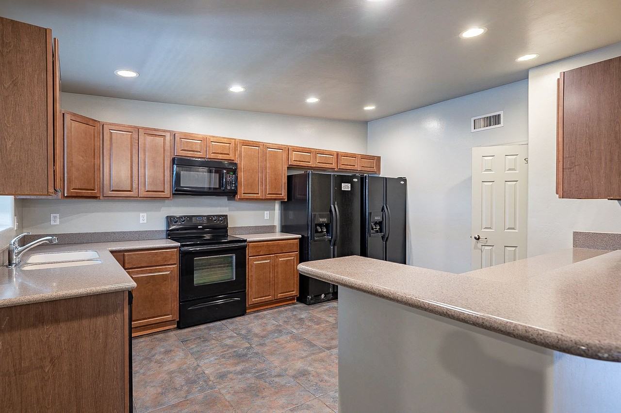 309 S. Martin Ave. - Photo 5 of 44