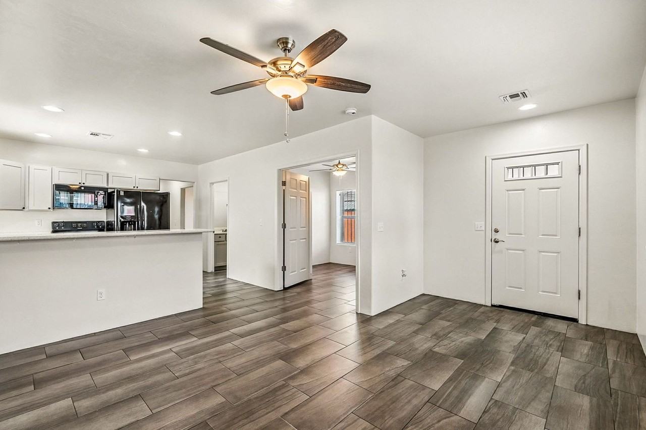 1117 E. 8th St. - Photo 2 of 24