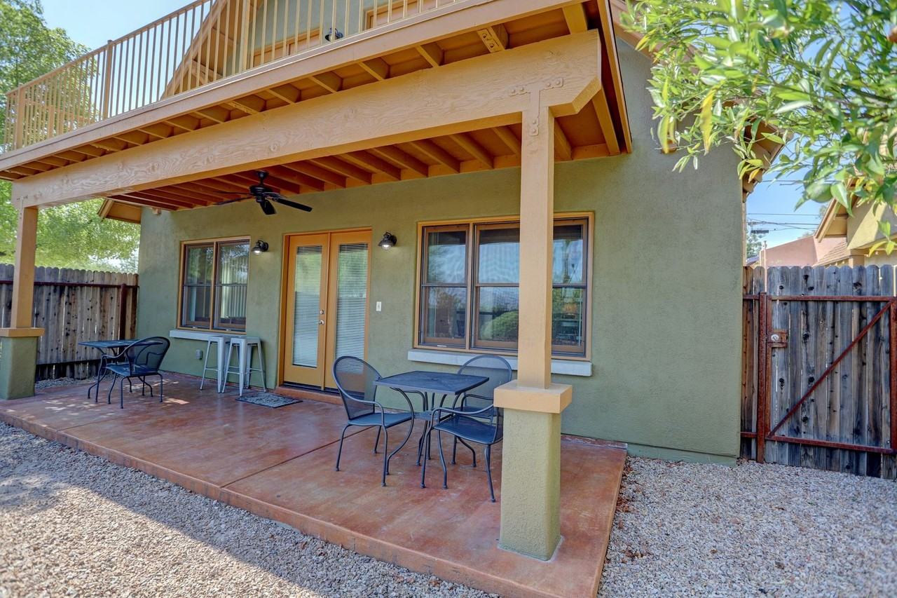 1055 N. 3rd Ave. - Photo 2 of 21