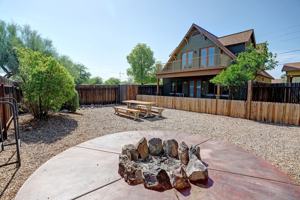 featured image of 1055 N 3rd Ave