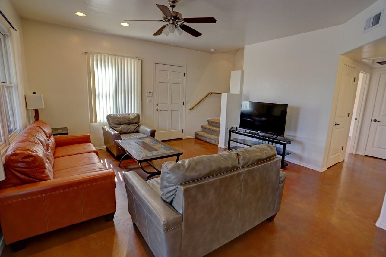 1055 N. 3rd Ave. - Photo 5 of 21